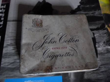 Metallic tin John Cotton cigarettes